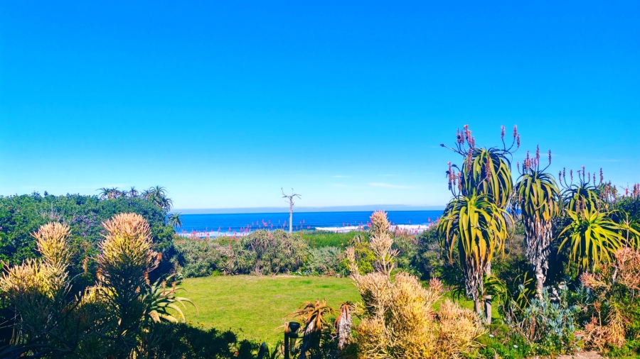 5 Bedroom Property for Sale in Outeniqua Strand Western Cape